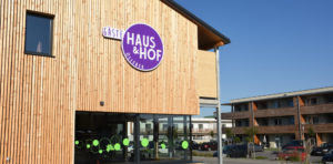 Gästehaus-seitlich-Ecke-sonnig_1980_px